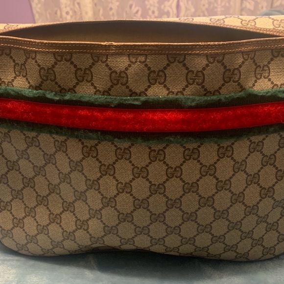 Genuine Gucci messenger bag complete with certificate - Picture 10 of 16